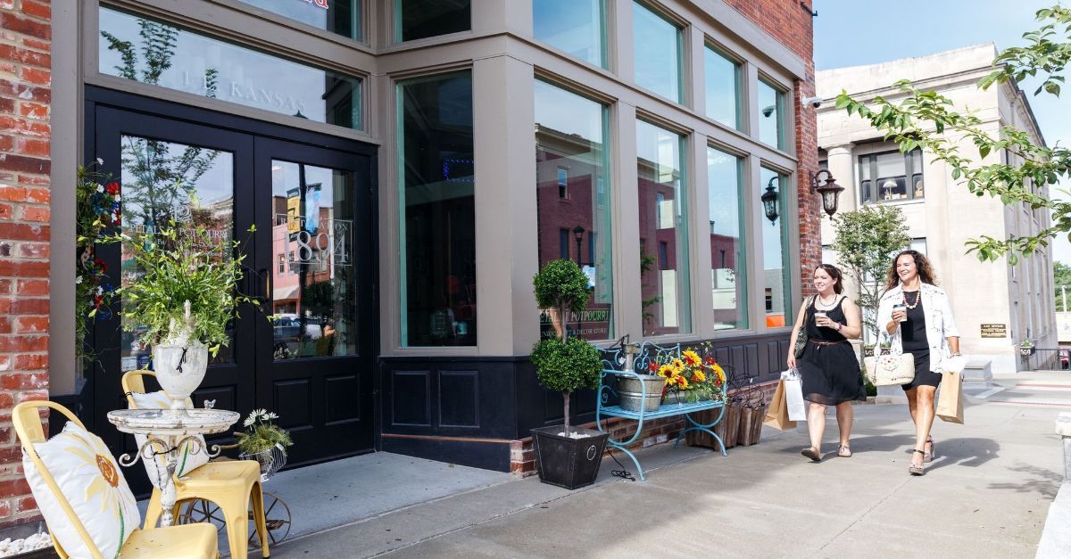 Petals and Potpourri | Liberty MO Floral & Home Decor Boutique