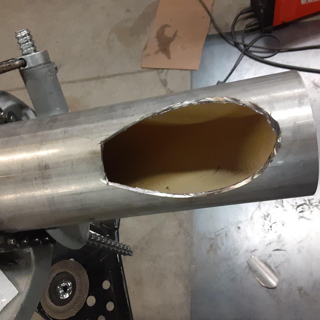 A metal pipe with a hole in the middle of it