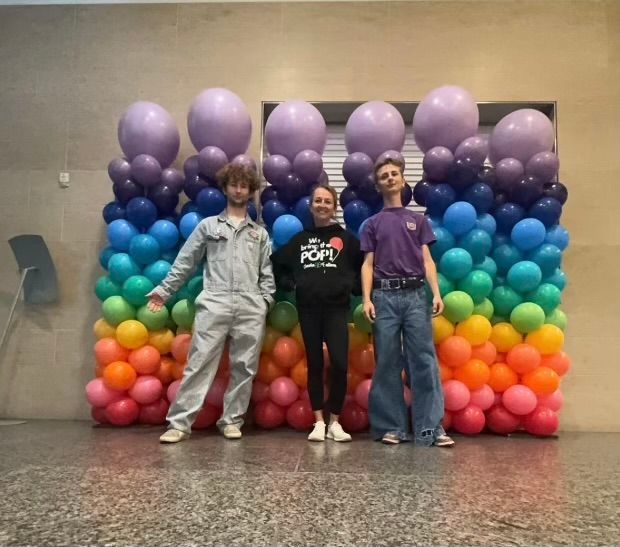 The Omaha Balloon team in front of balloon columms.