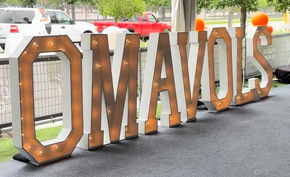 A large sign that says omavols on it