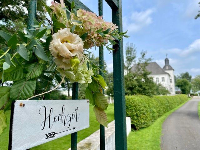 Blick auf die Tor-Zufahrt Haus Neersdonk