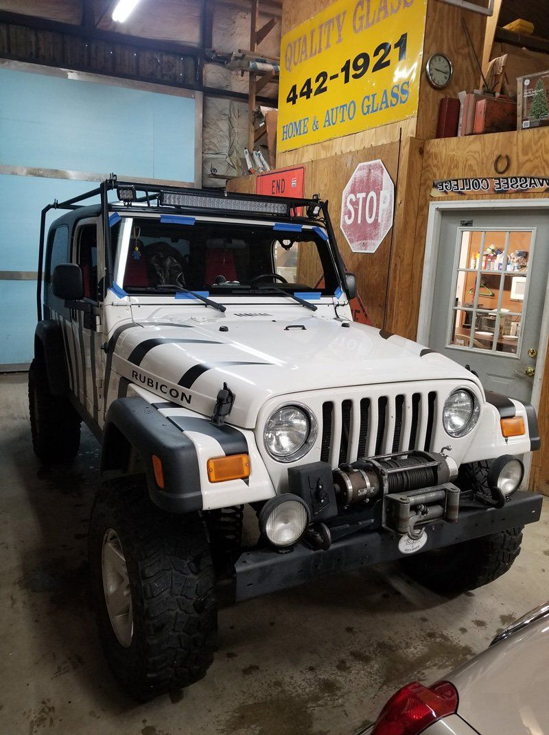 Changing Car Window — Madisonville, TN — Quality Mobile Glass