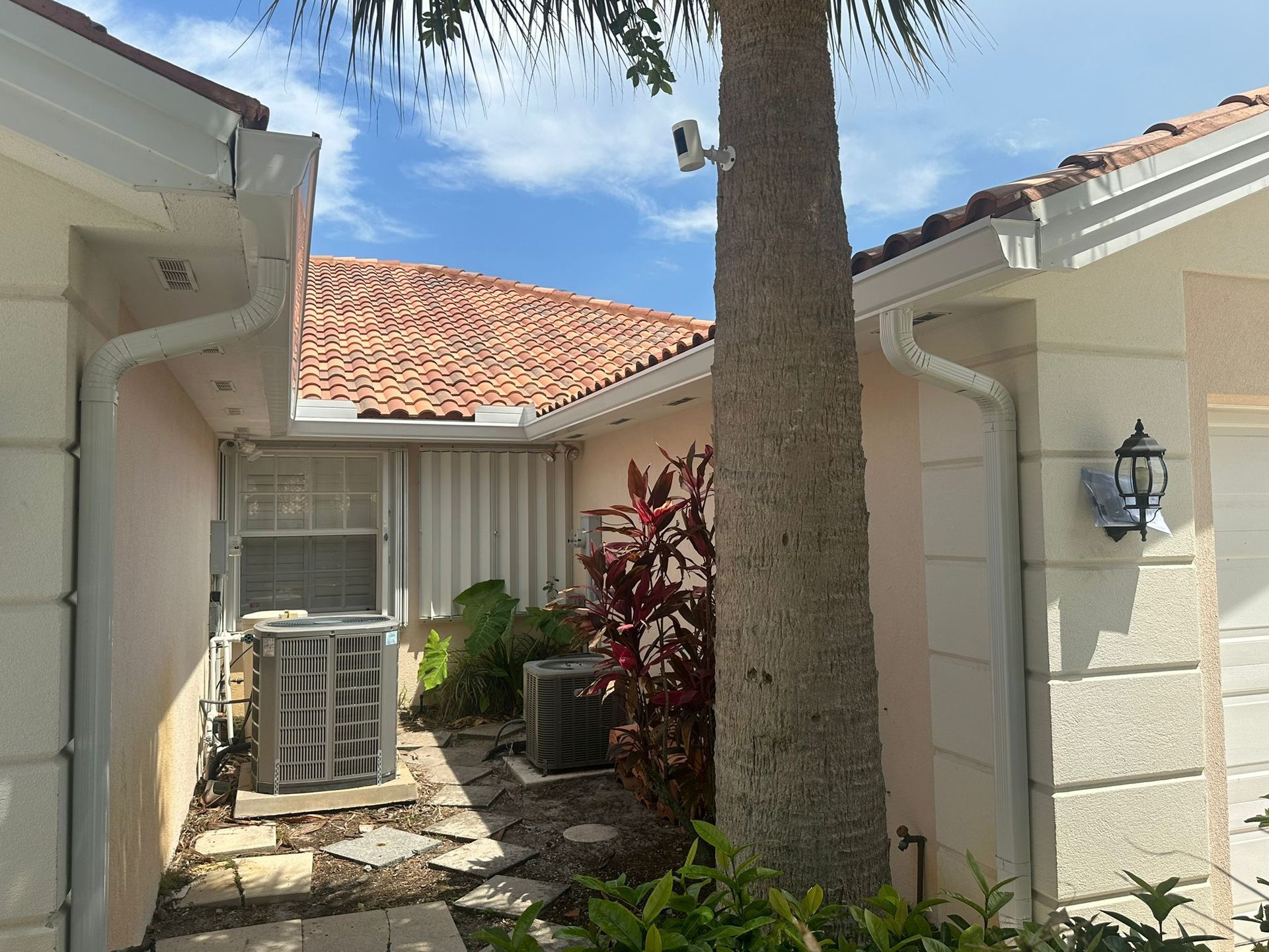Residential gutter service in Fort Myers