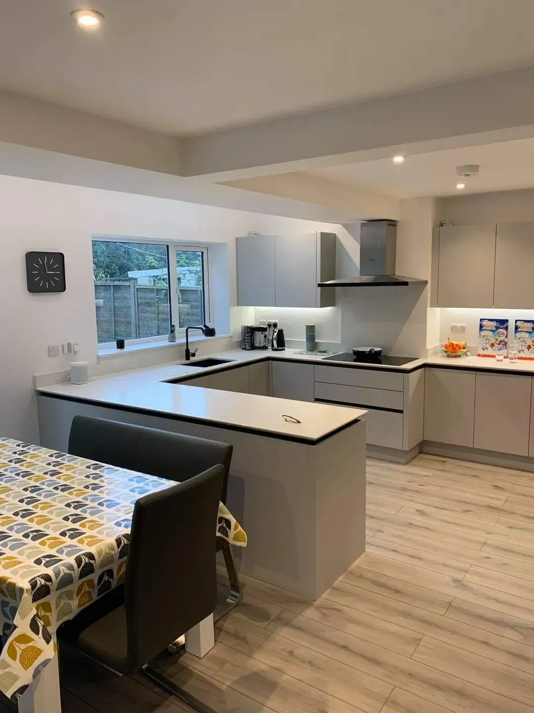 Martin Weaver Design, Modern & Sharp kitchen design for Mr & Mrs P