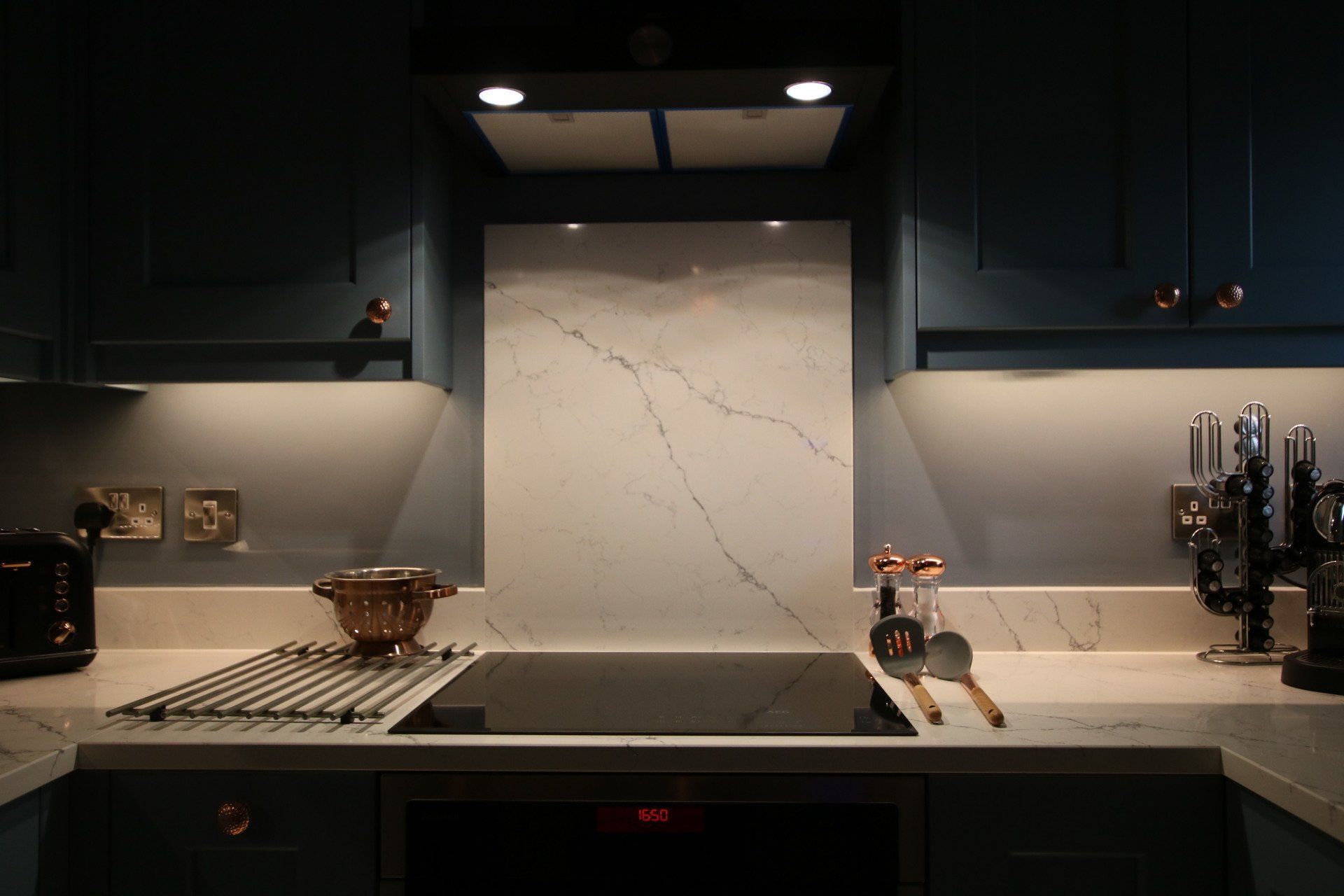 Martin Weaver Design, clean and compact kitchen design for Mrs & Mrs D