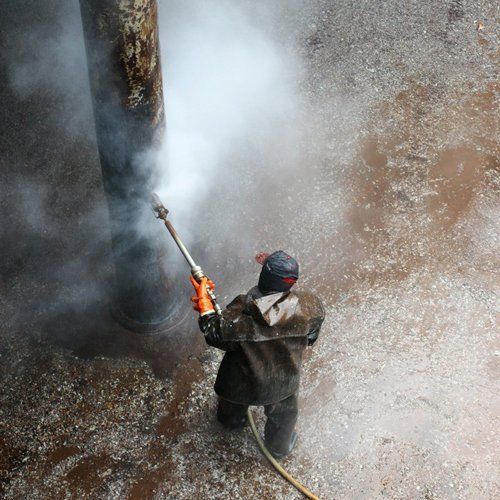 pulizia spazio industriale con idropulitrice a caldo