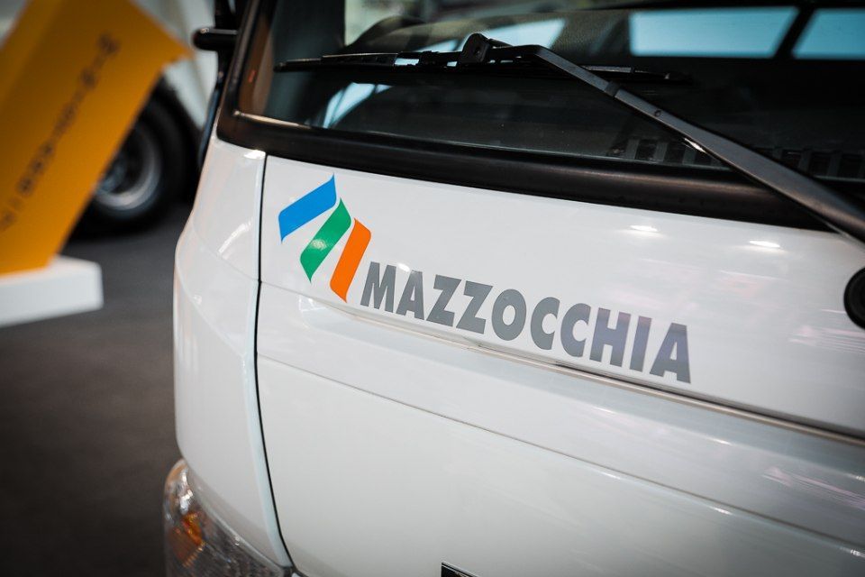 veicoli per la raccolta rifiuti a Frosinone parcheggiati