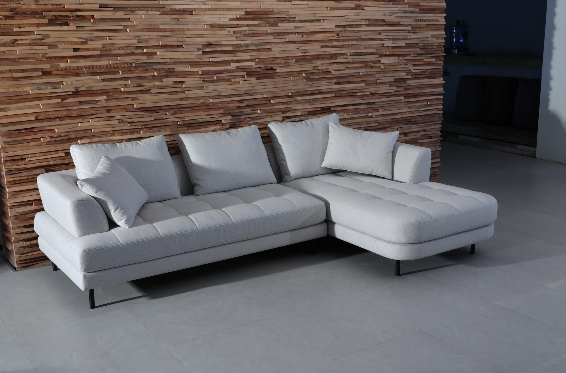 Modern Couch with chaise lounge  in Grey clearance sale