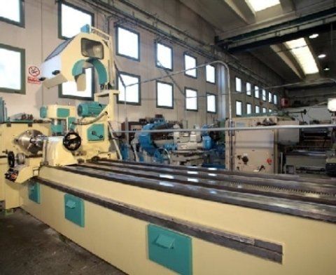 macchinario per la produzione di raccordi in metallo