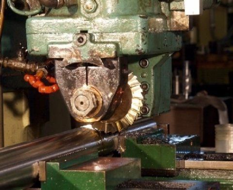 produzione di componenti in metallo di precisione