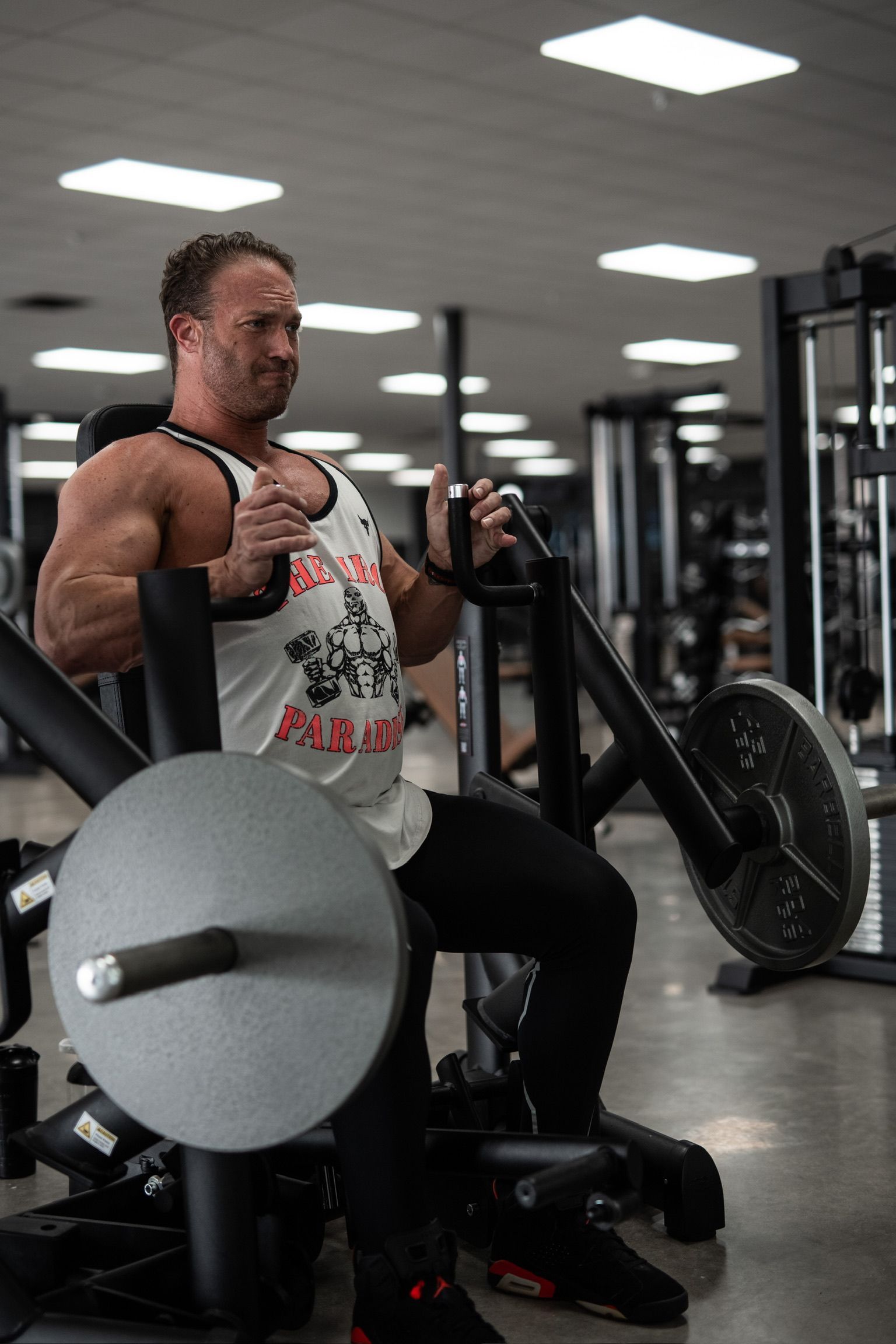 Chest press machine