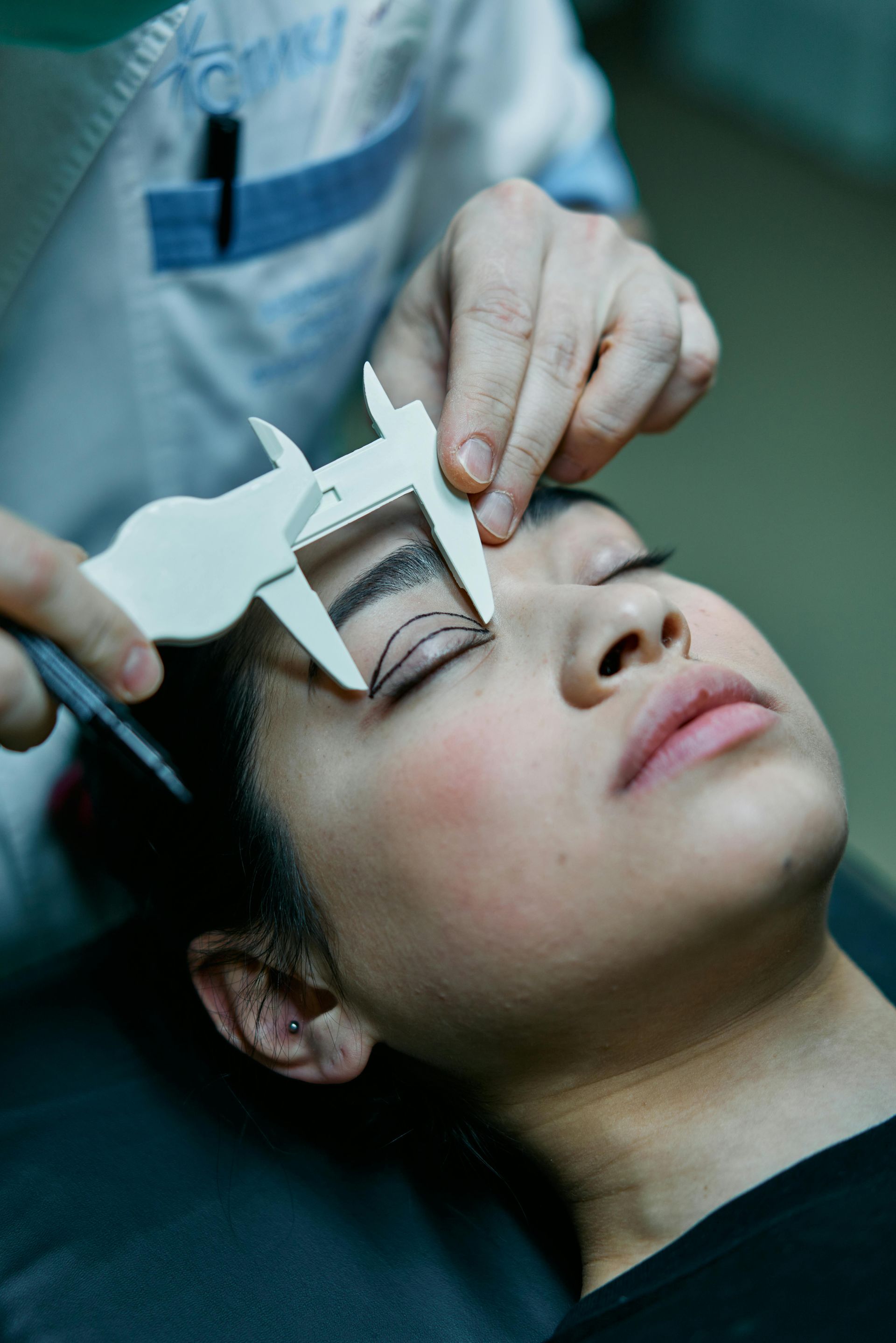 surgeon checking eye width