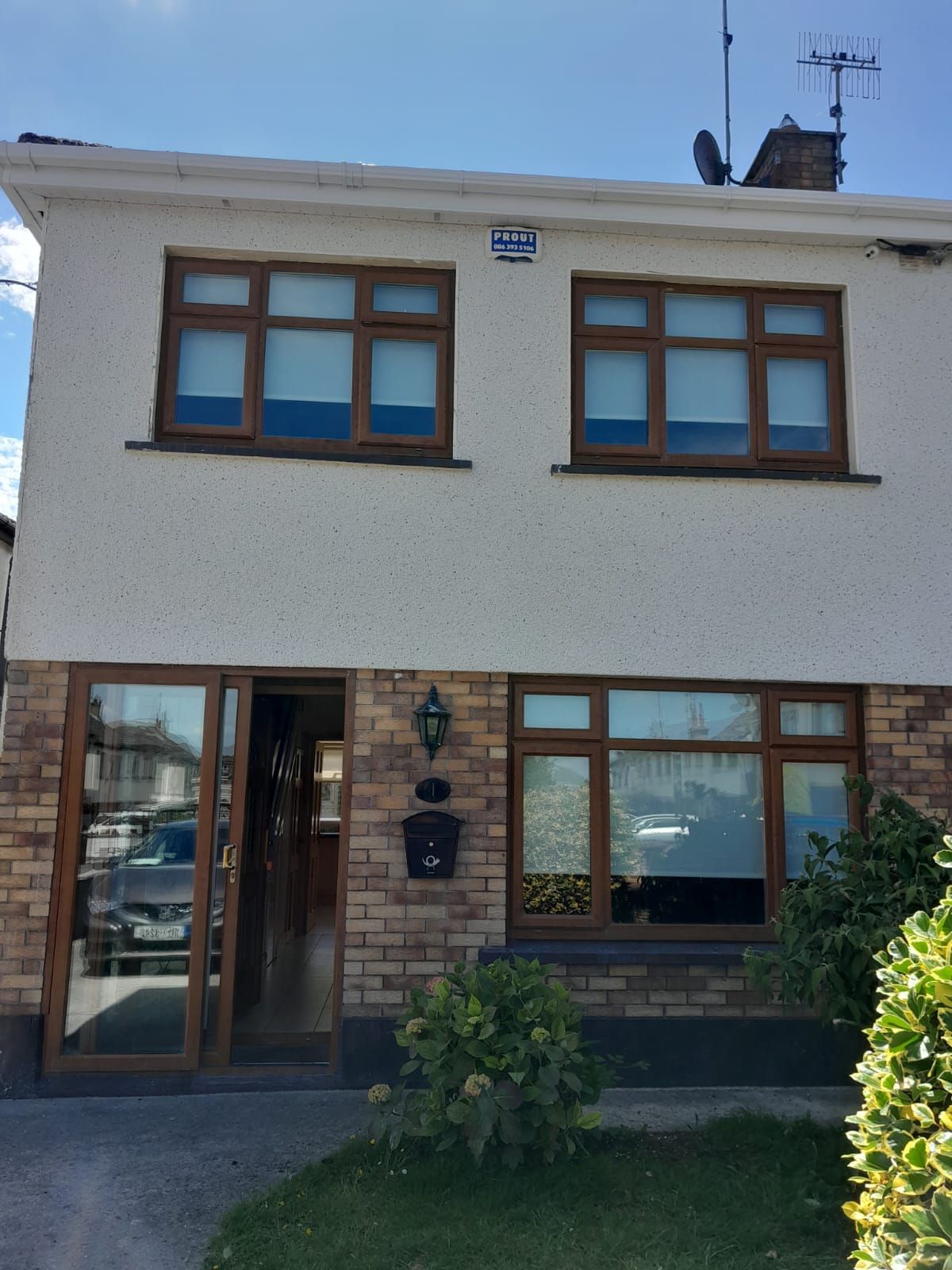A house with a mailbox on the front of it