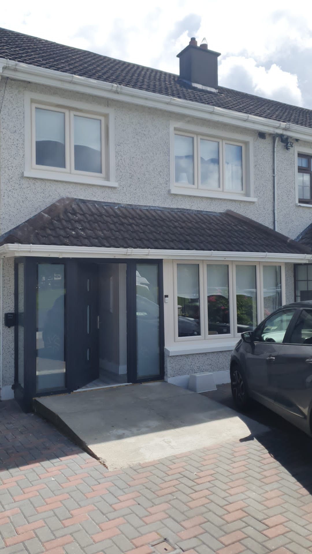 A house with a car parked in front of it.