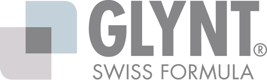 Person erhält Eyeliner-Permanent Make-Up Behandlung.