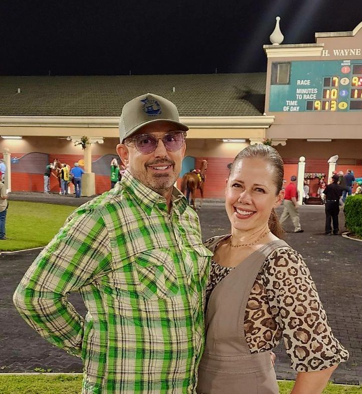 Man and Woman Smiling — Hot Springs, AR — P&M Treasure