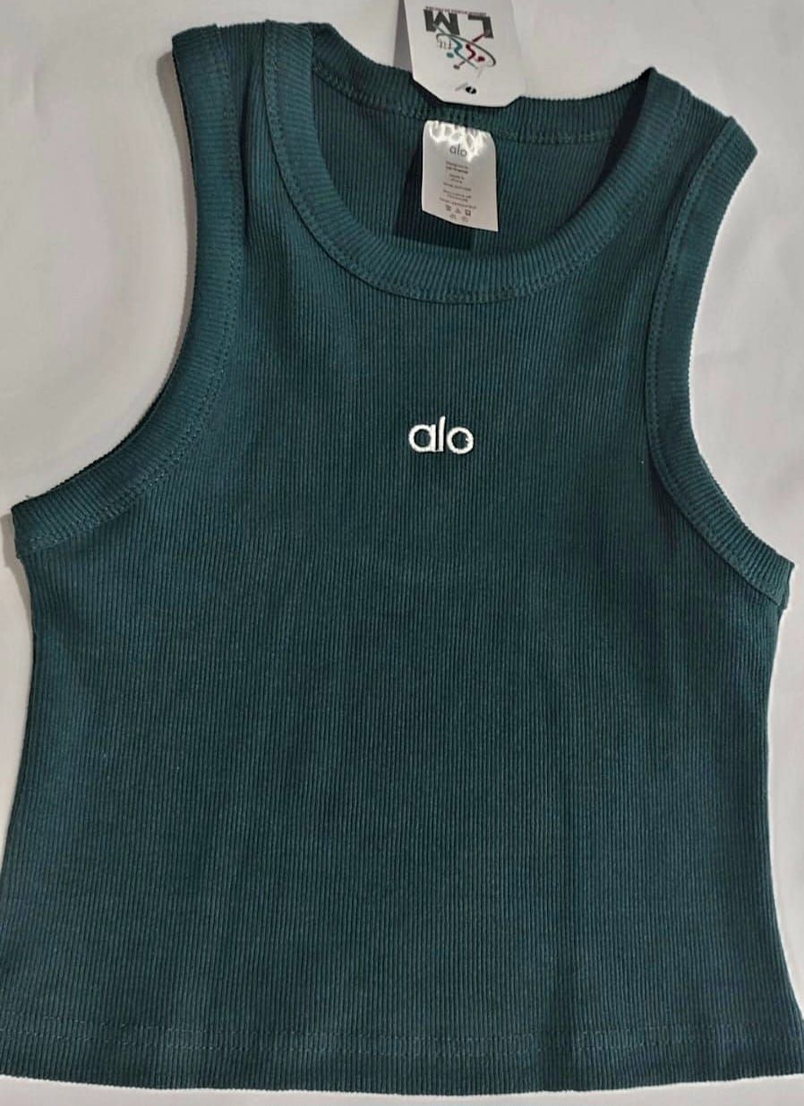 Top corto de canalé verde con logotipo