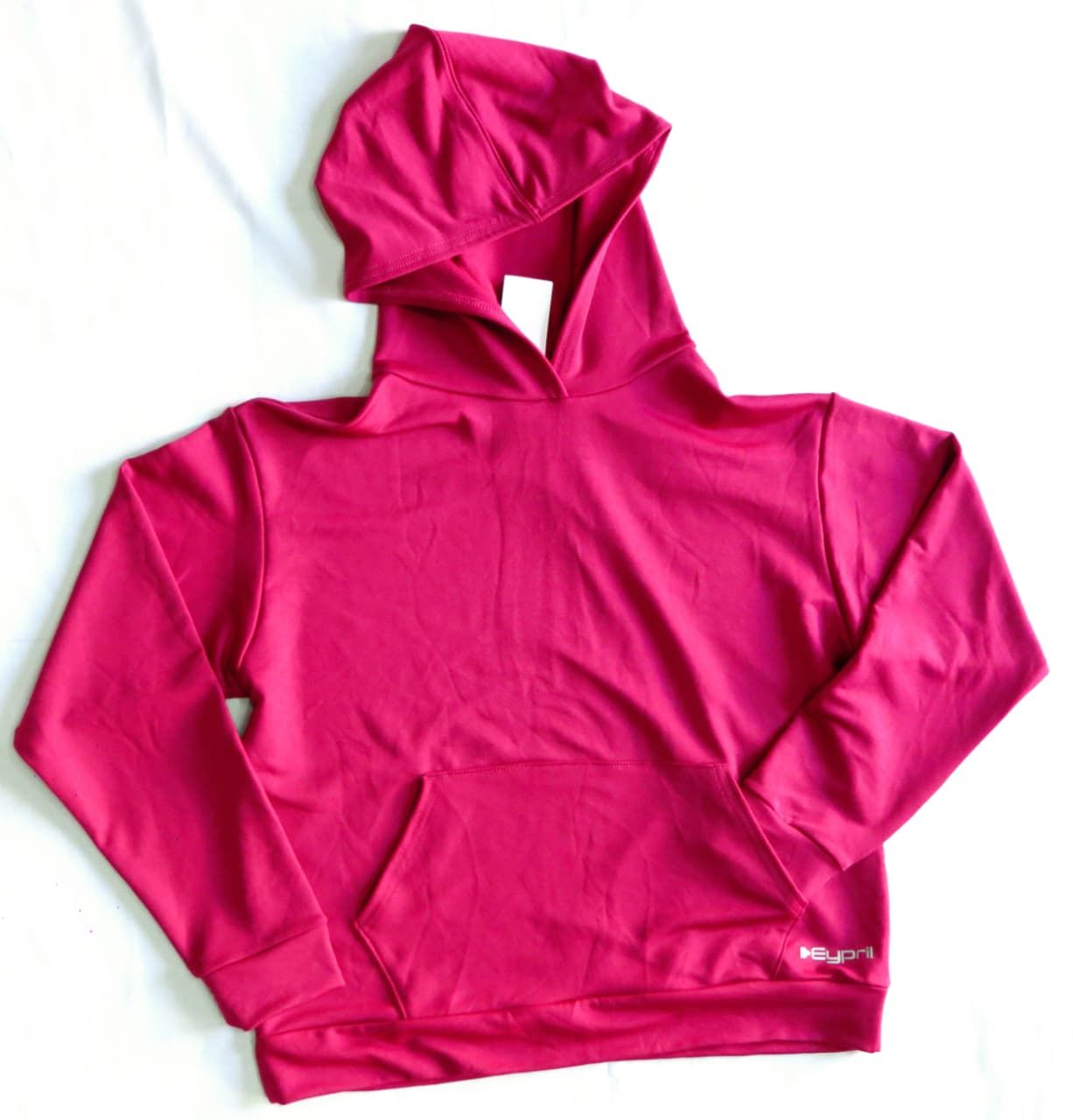 Sudadera con capucha de color rosa y bolsillo frontal.
