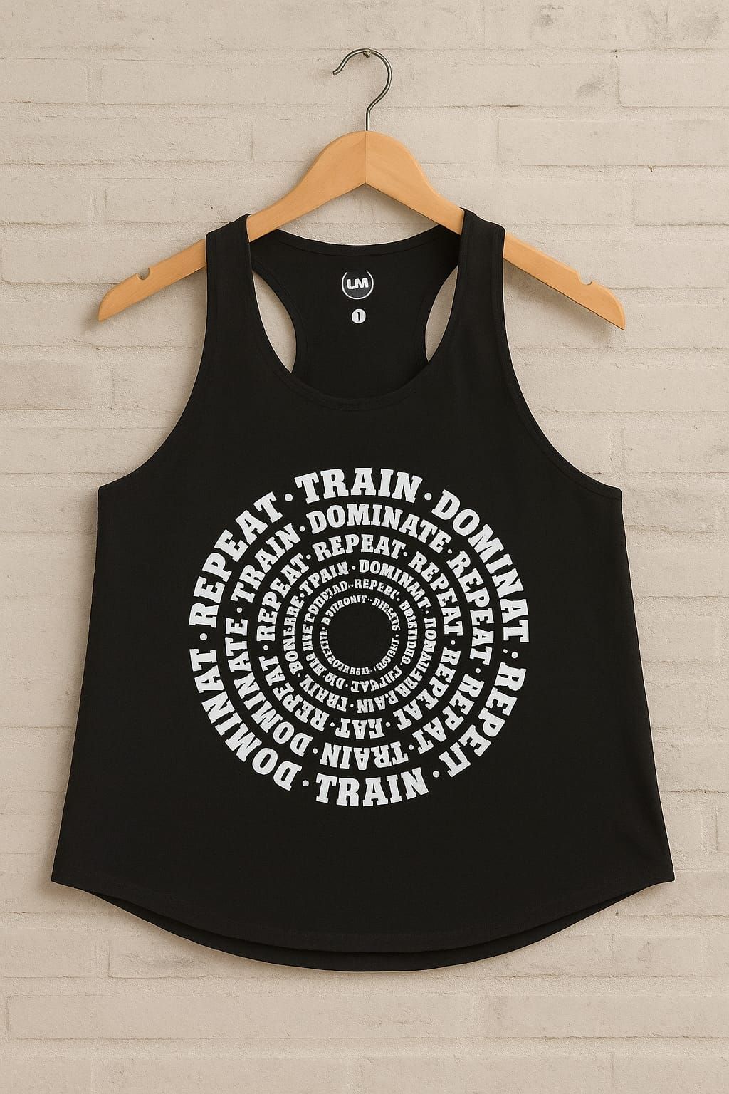 Camiseta sin mangas negra con un diseño circular blanco que dice 