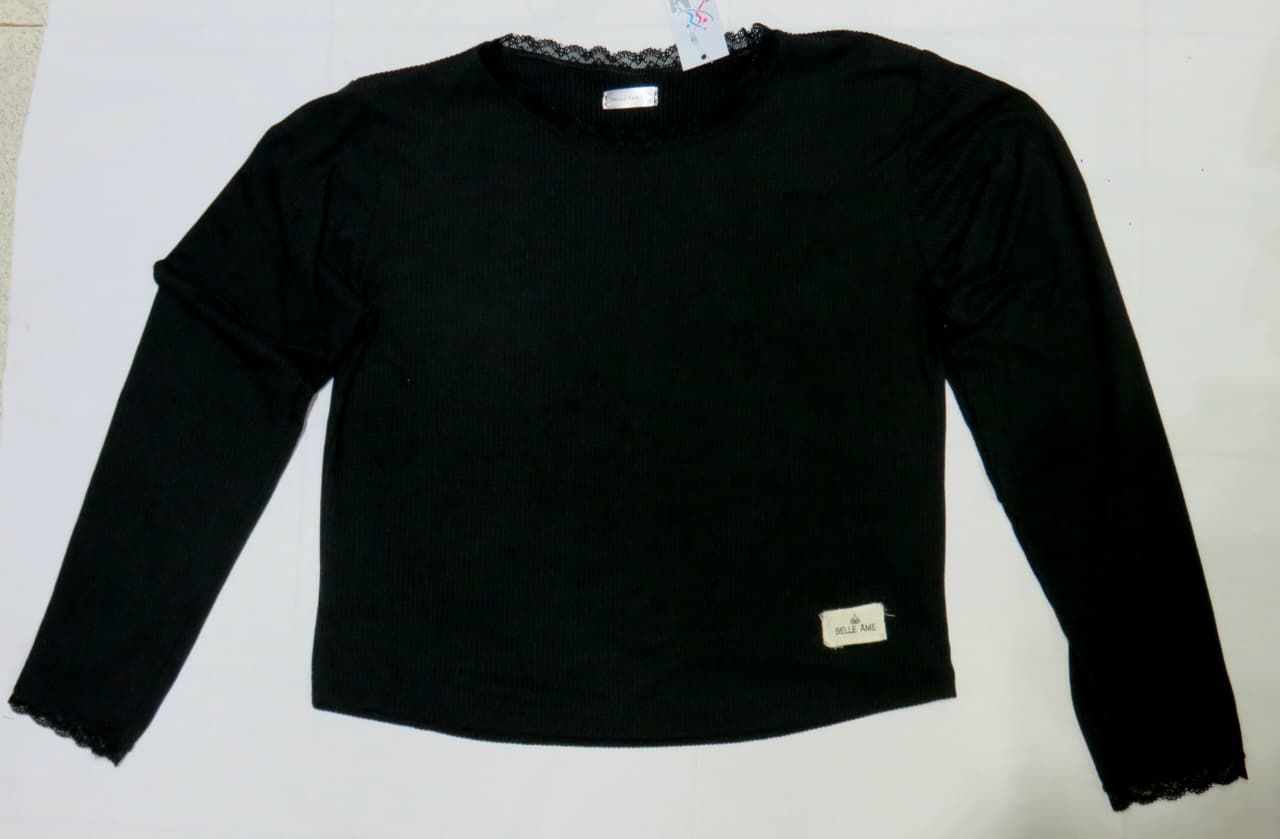 PIJAMA  CON DETALLE DE PUNTILLA
