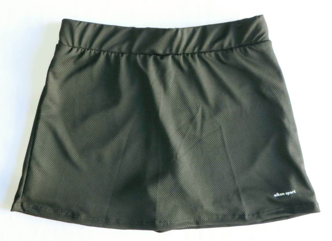 Falda rosa con la palabra 