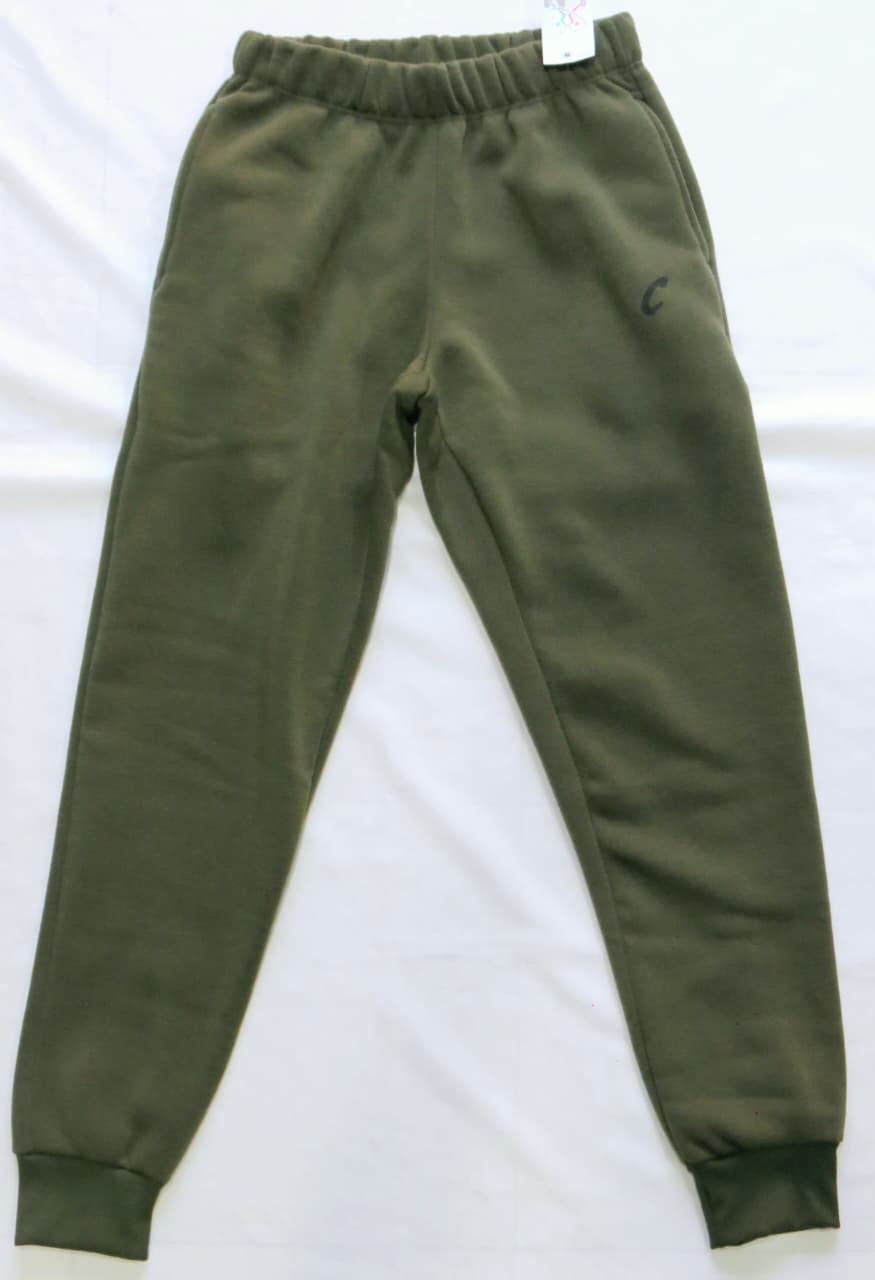 Pantalón de chándal verde oliva con cinturilla y puños elásticos.