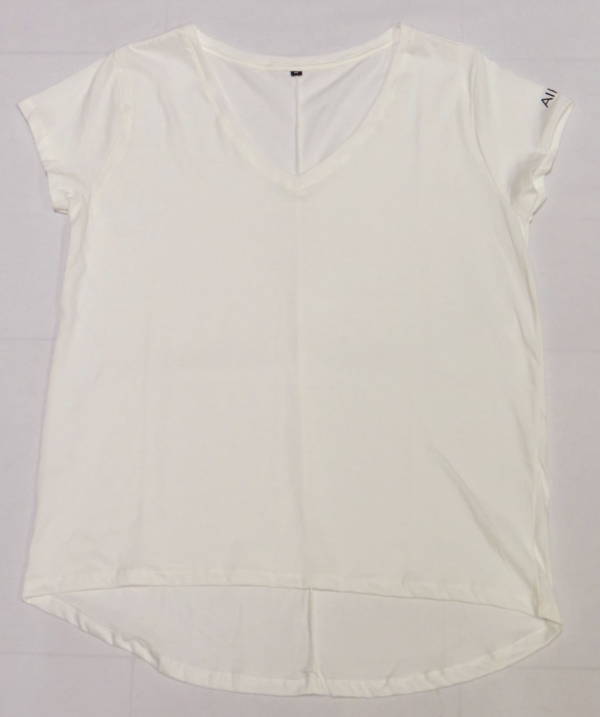 REMERA ESCOTE EN V