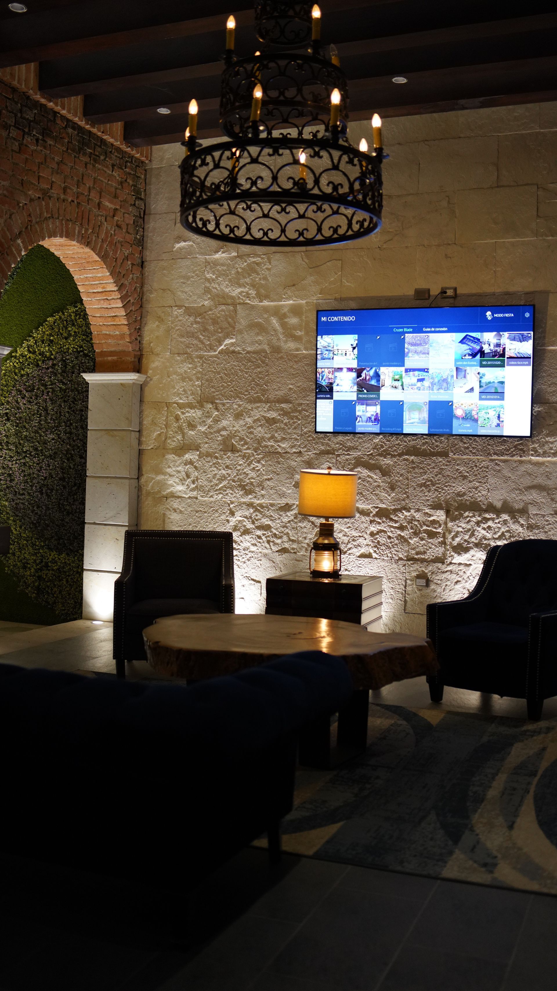 A living room with a flat screen tv on the wall.