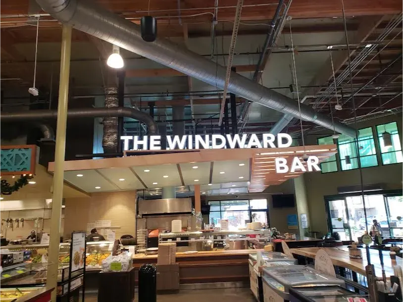 A restaurant with a sign that says the windward bar