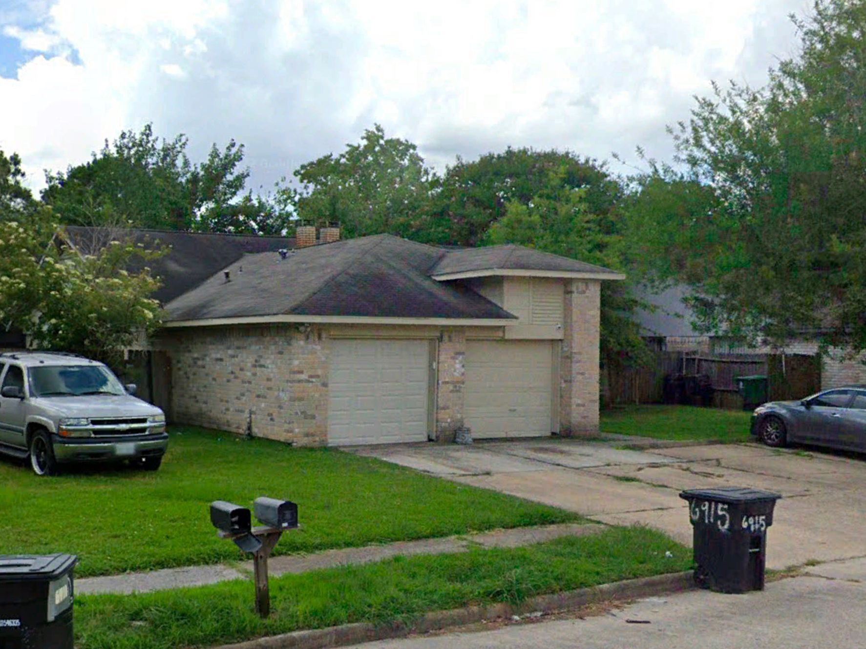 29. Log Hollow dr 6915&6917