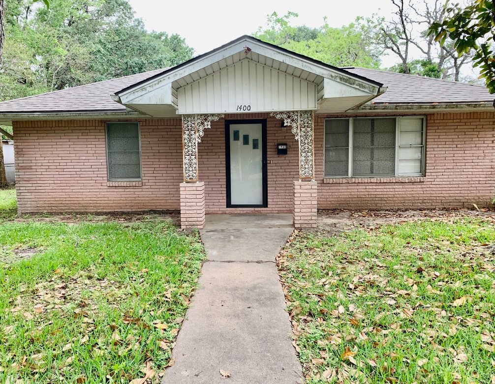 42. Lawrence St 1400