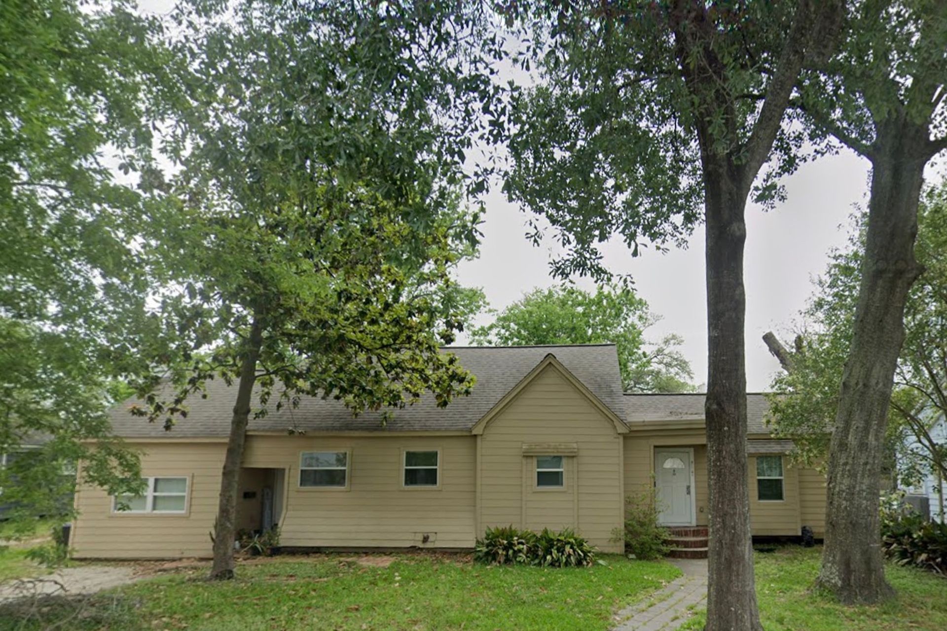 2. N Gaillard St 916