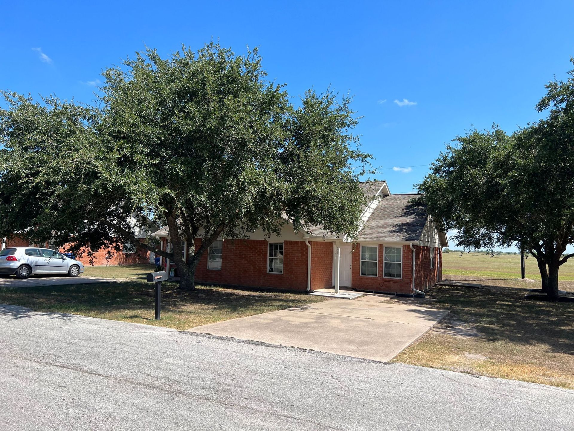 6. Hunters Ln 200&202 Through 225&227