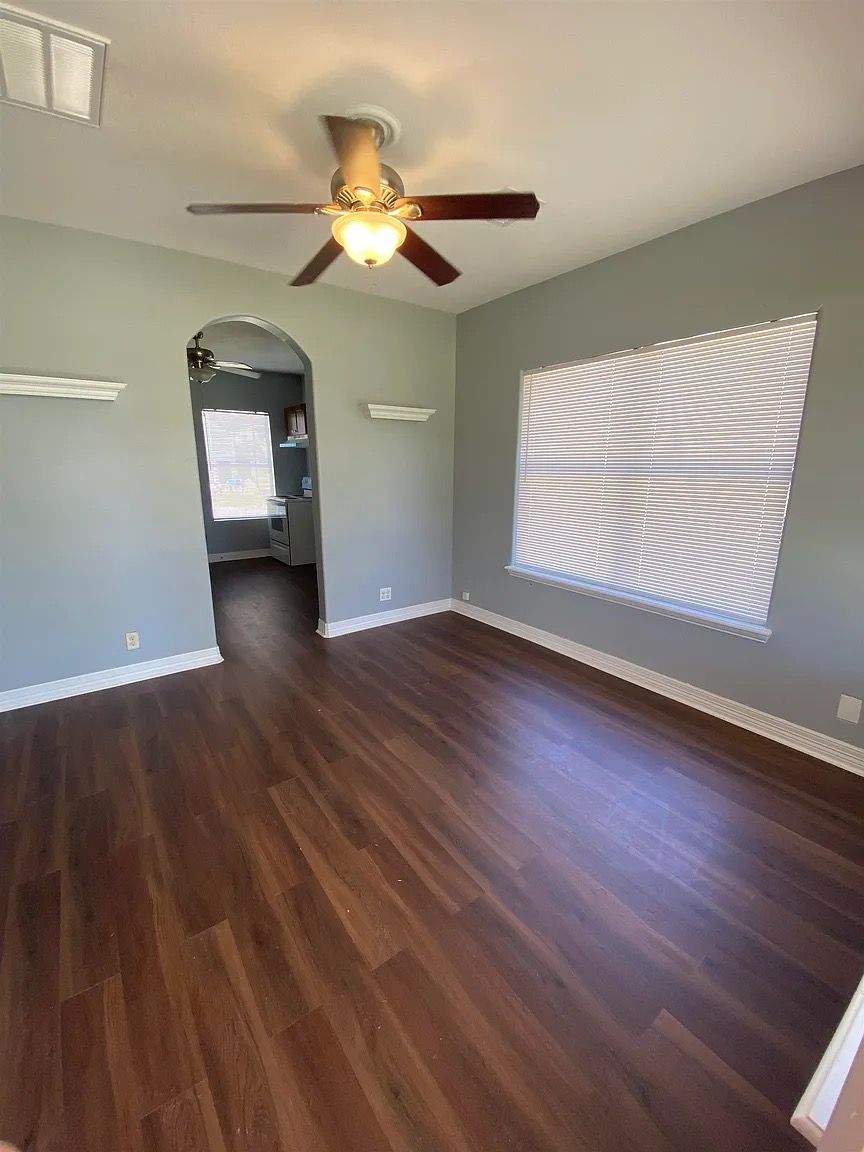 21. Terrell St 7213&7217