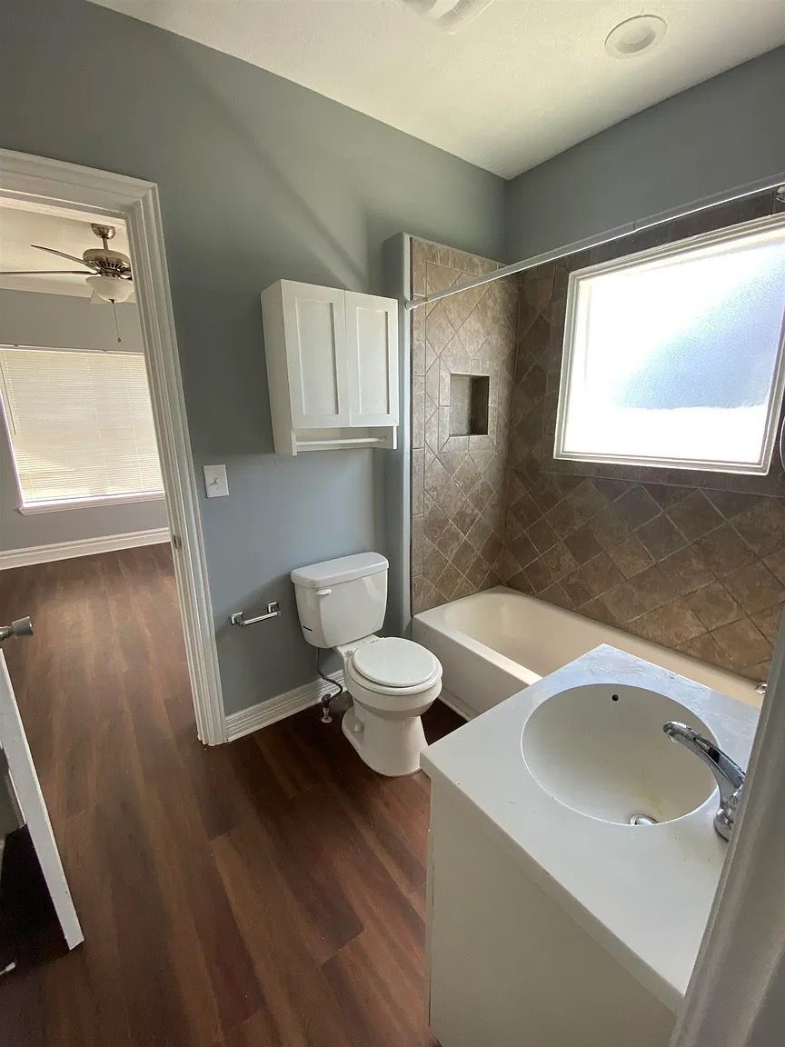 21. Terrell St 7213&7217