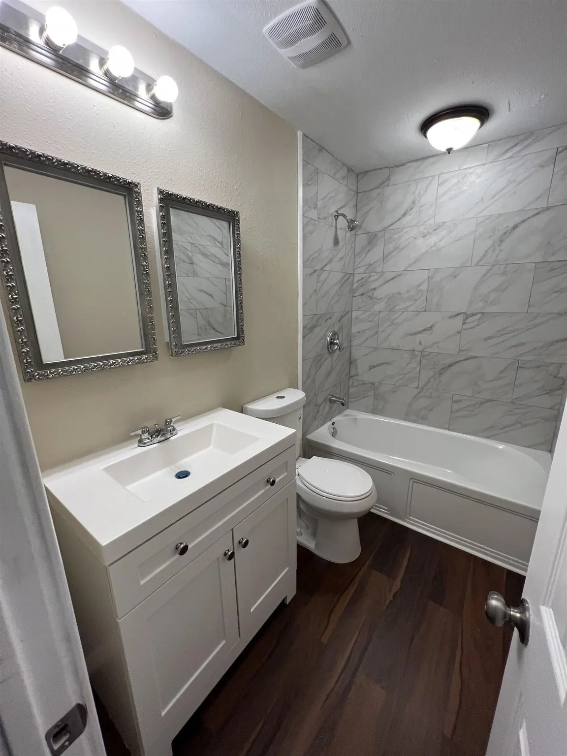 25. E Bolivar St 640