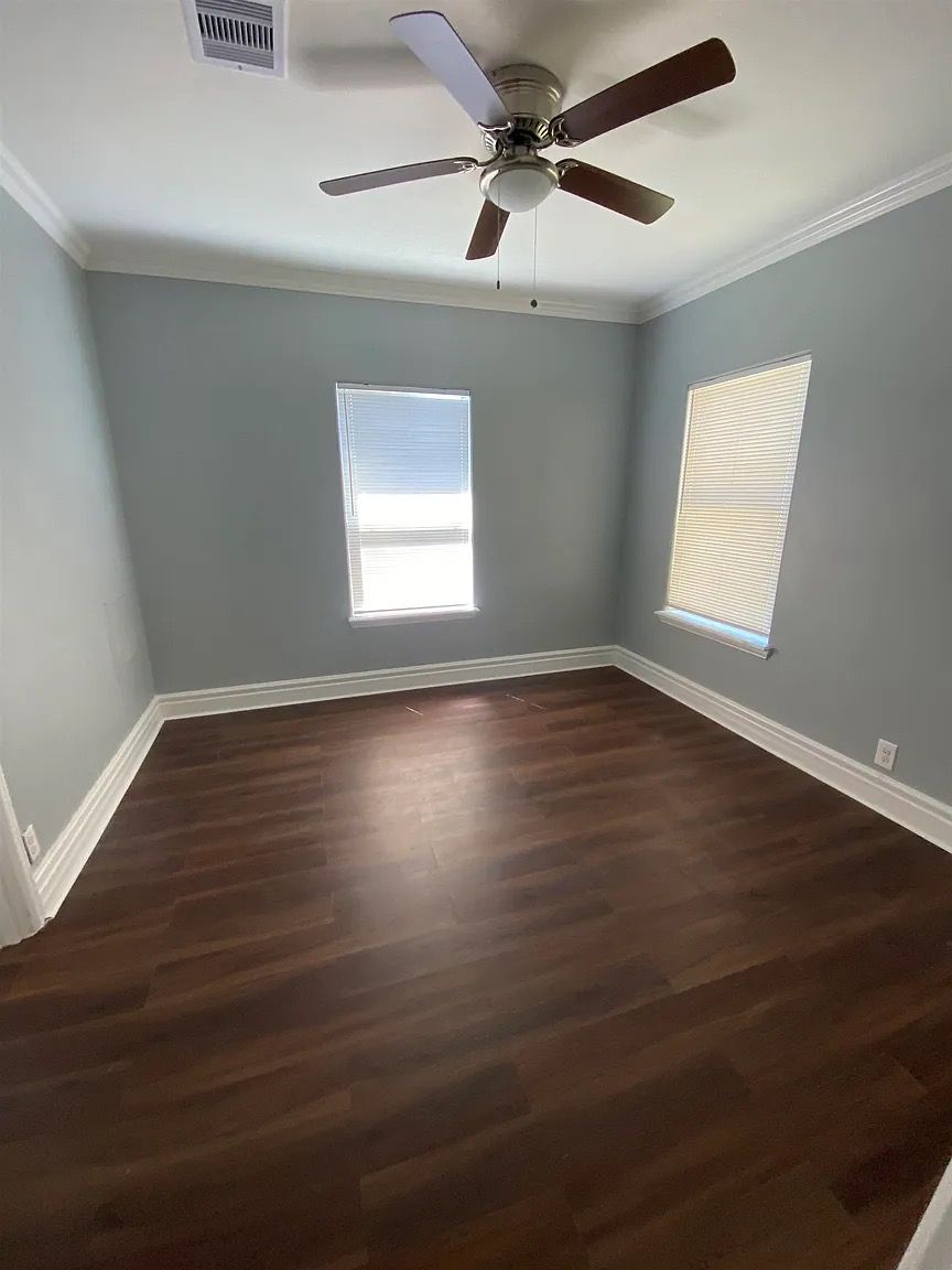 21. Terrell St 7213&7217