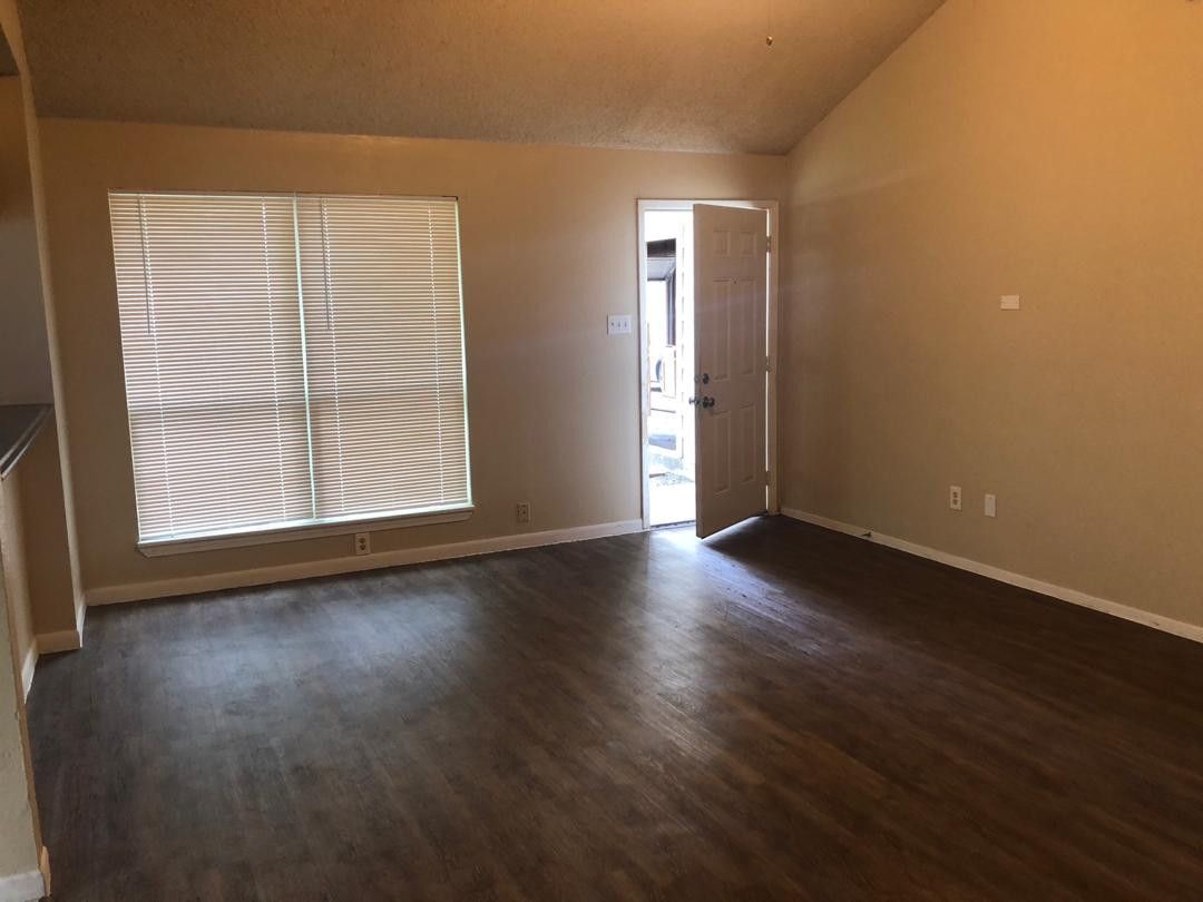 29. Log Hollow dr 6915&6917