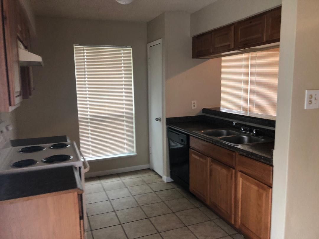 29. Log Hollow dr 6915&6917