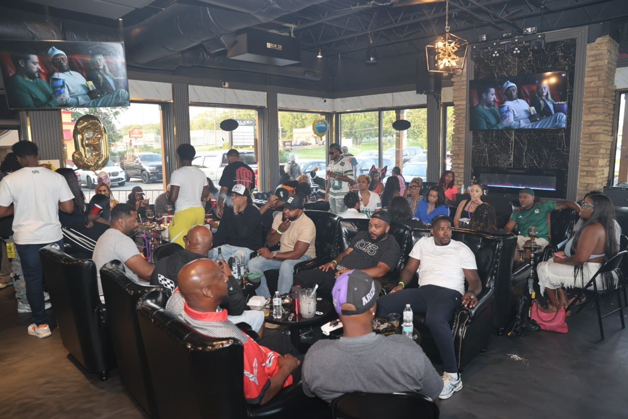 Platinum Smokes sign on building