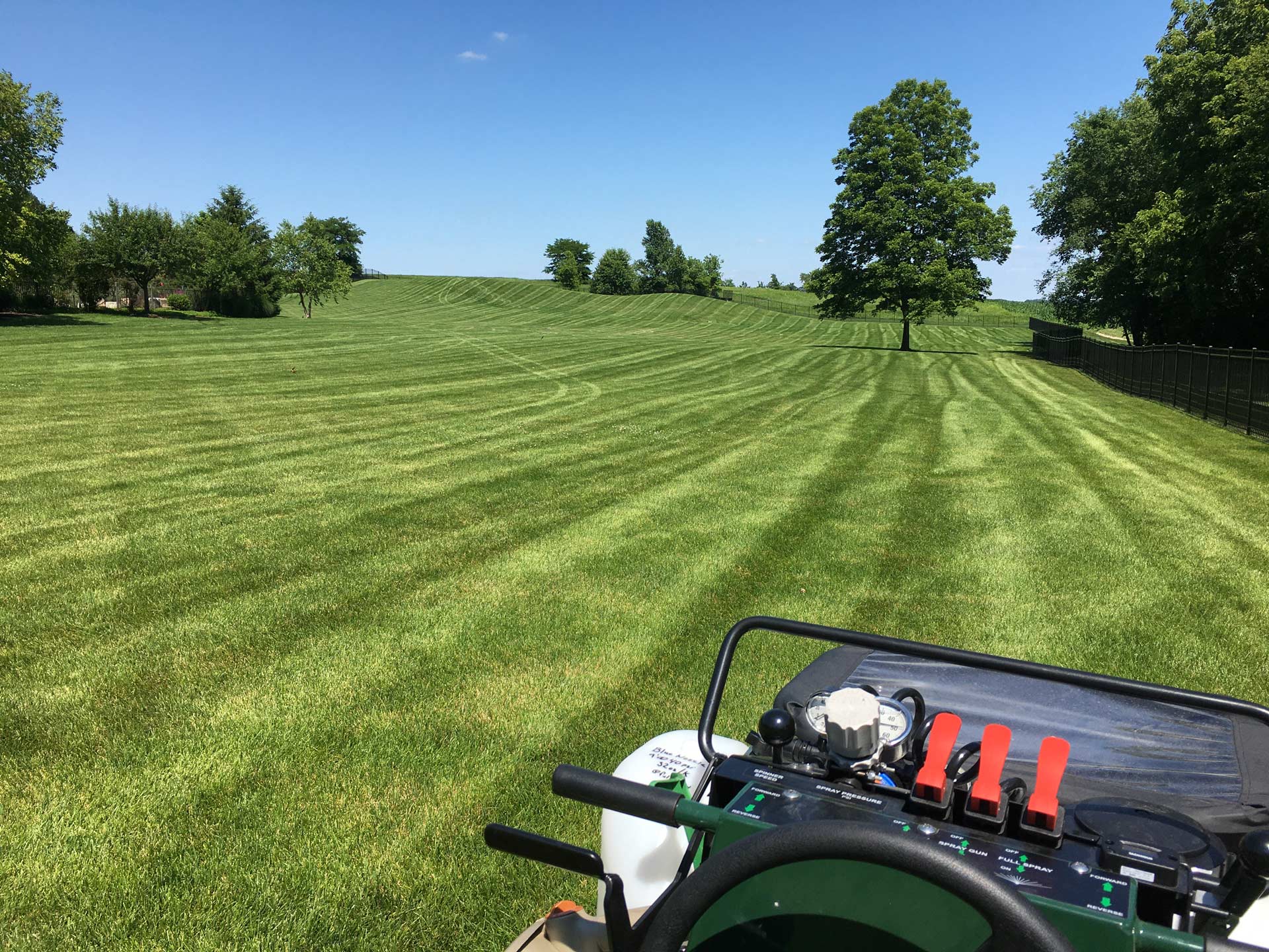 Landscapers Ballwin, MO Diamond Edge