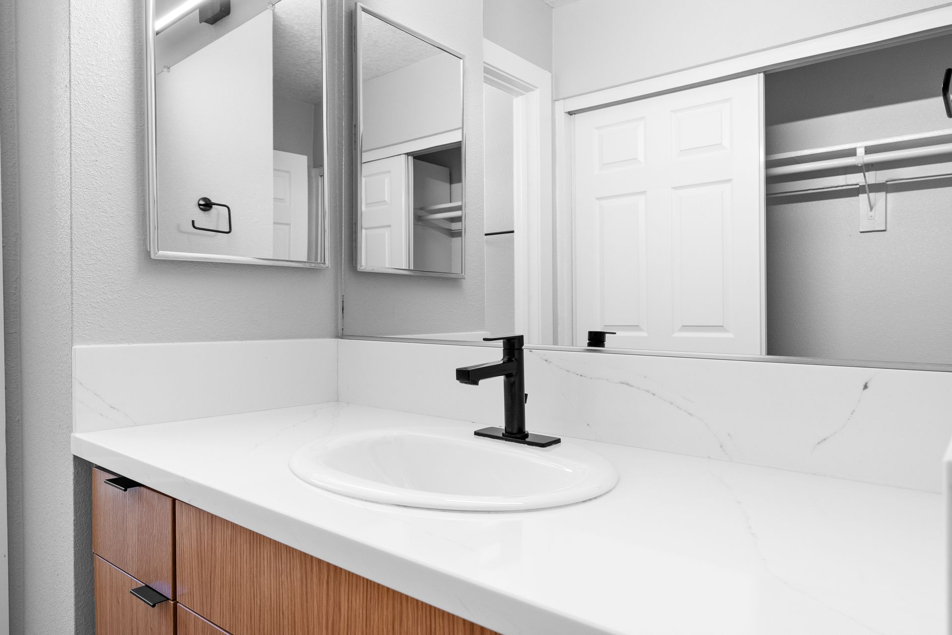 Bathroom sink and mirror