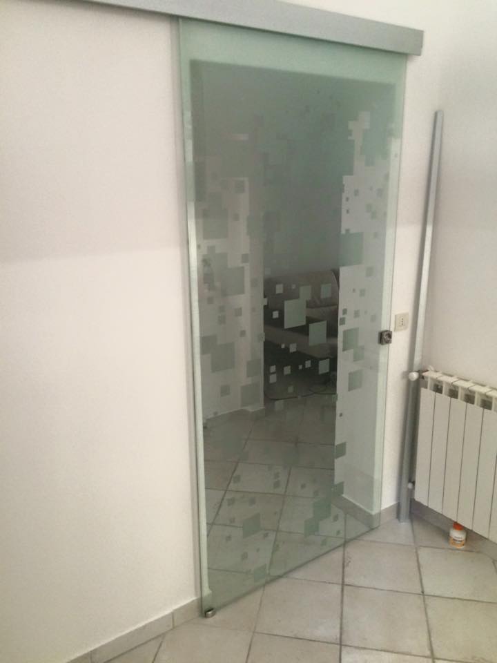 porta in vetro linea moderna