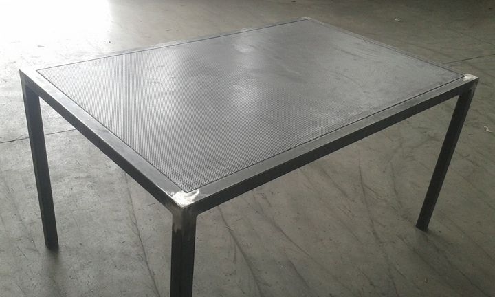 tavolino in metallo