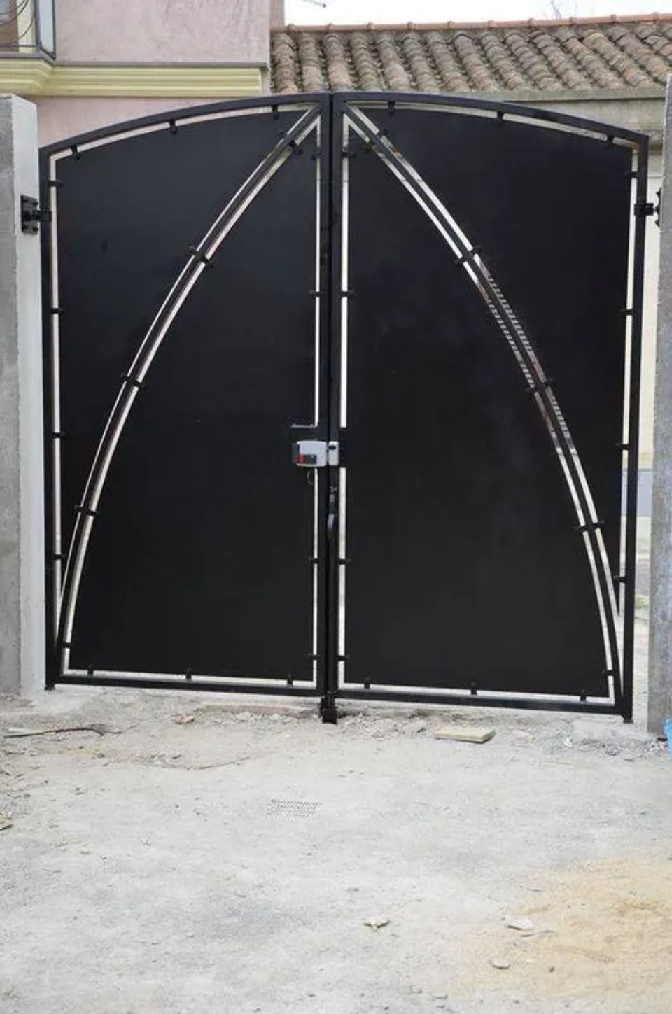 portone in ferro battuto