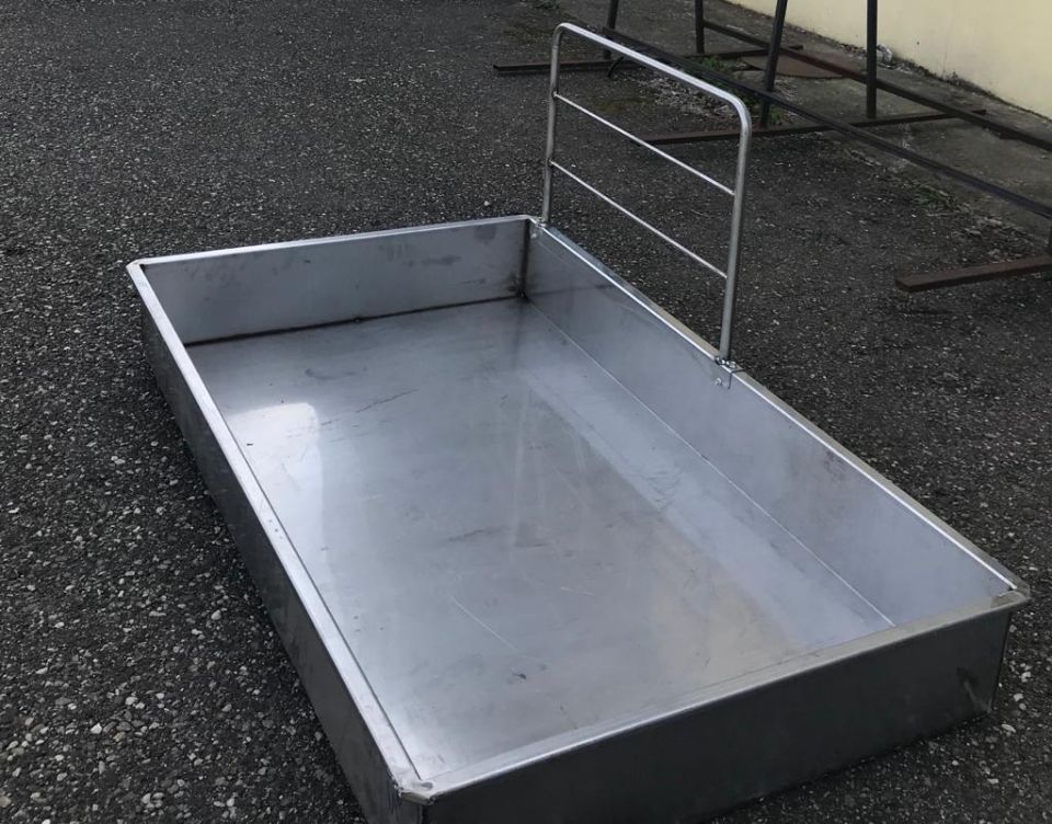 mangiatoia metallica per ovini