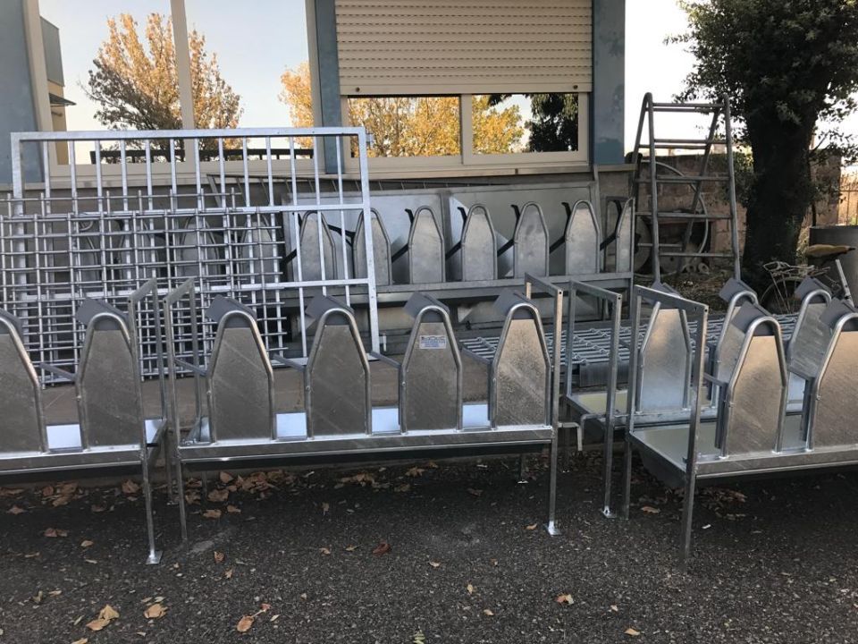 cancelli e rastrelliere per ovini