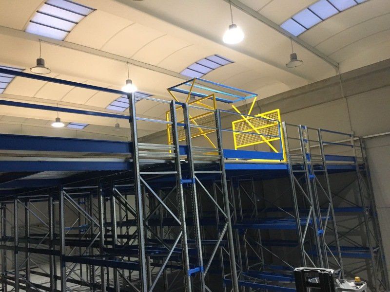 soppalco in magazzino