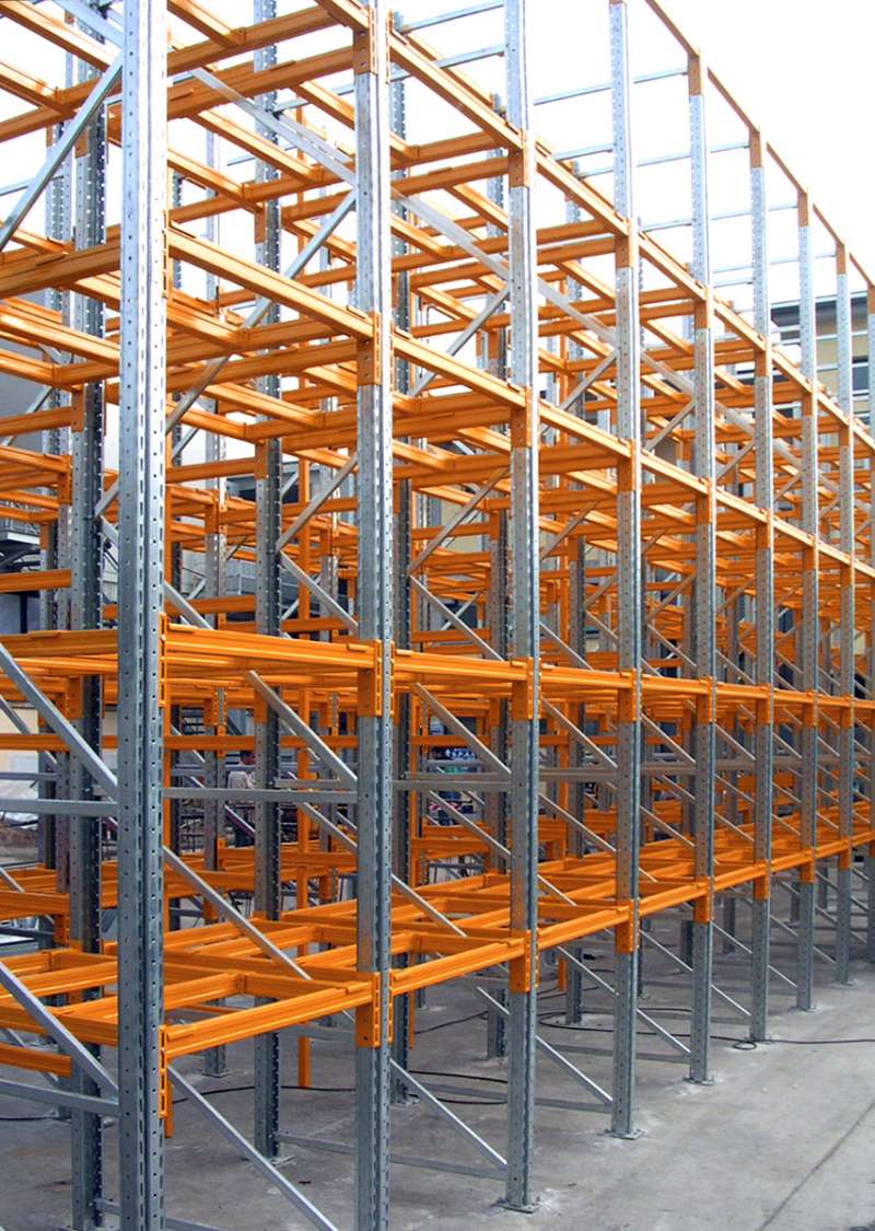 Scaffalature industriali ad Avellino e in Campania vuote