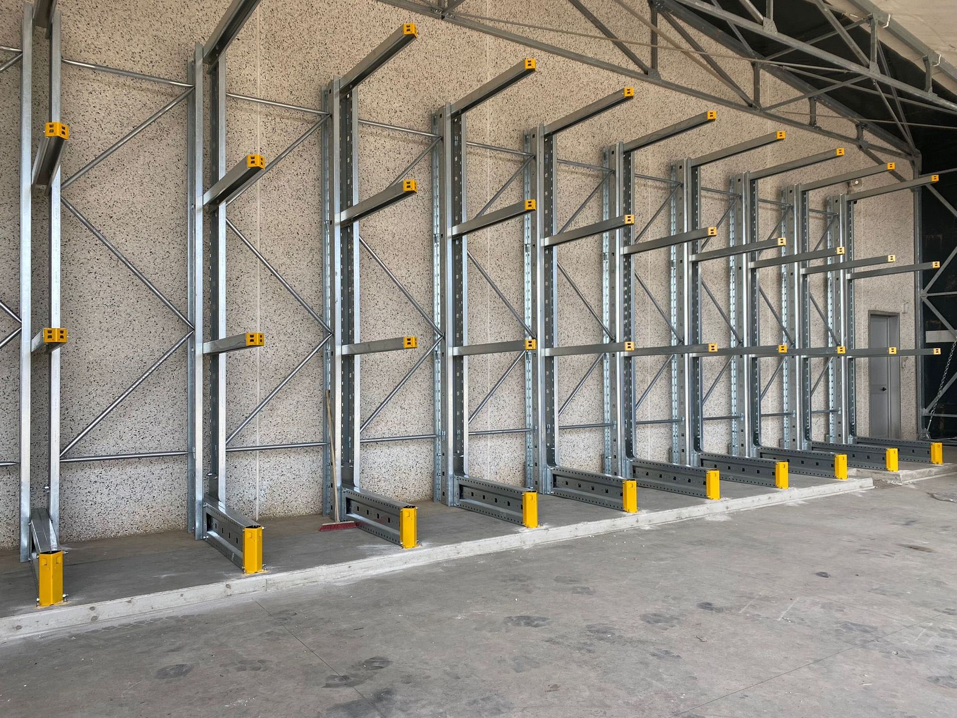 Scaffalature per farmacie a Napoli e in Campania